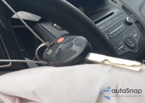 2017 Ford Focus S z USA, uszkodzony, nr VIN 1FADP3E29HL262169